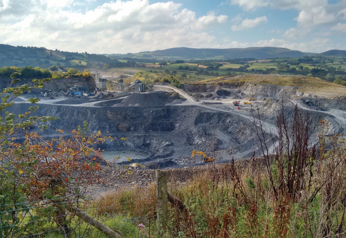 The Dolyhir plant will dupply asphalt for the contract