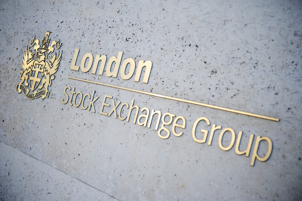 FTSE 100 slips on trade deadline tensions