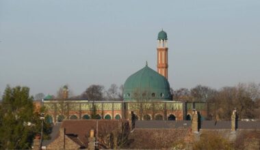 ‘The most visible sign of Islam in Britain’: Mosques in UK hold £1.5 billion in assets, new report reveals