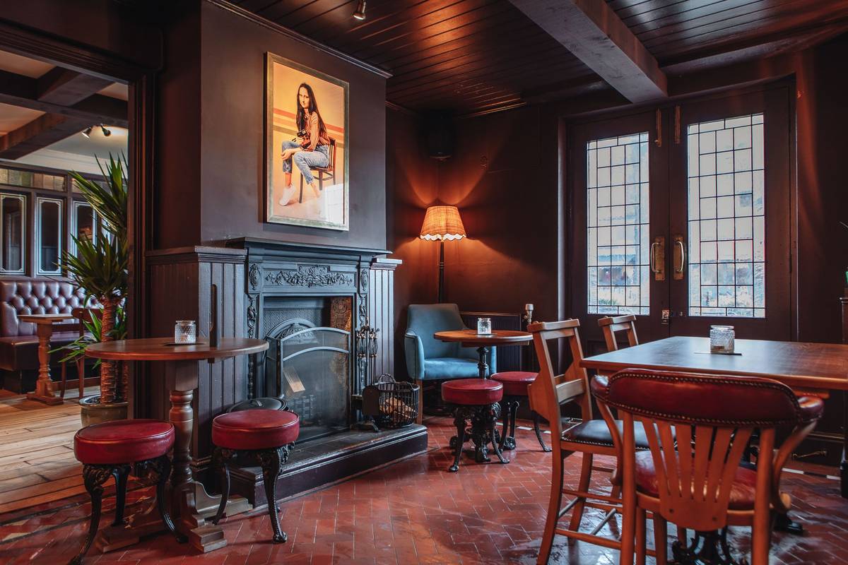 the famous crown pub interior didsbury village