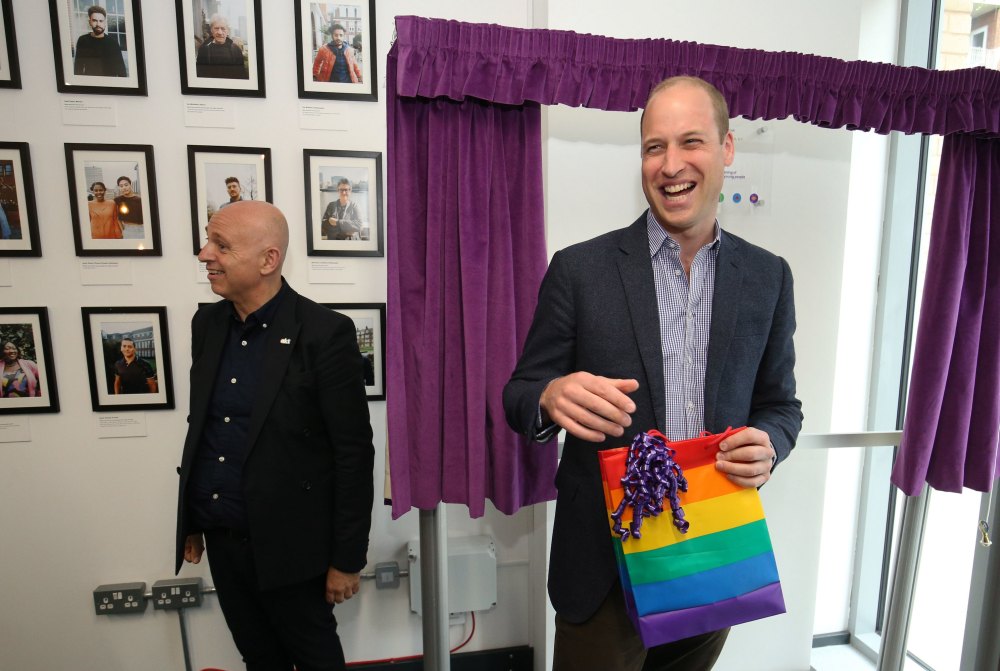 Buckingham Palace Guards Played Pink Pony Club to Celebrate Pride