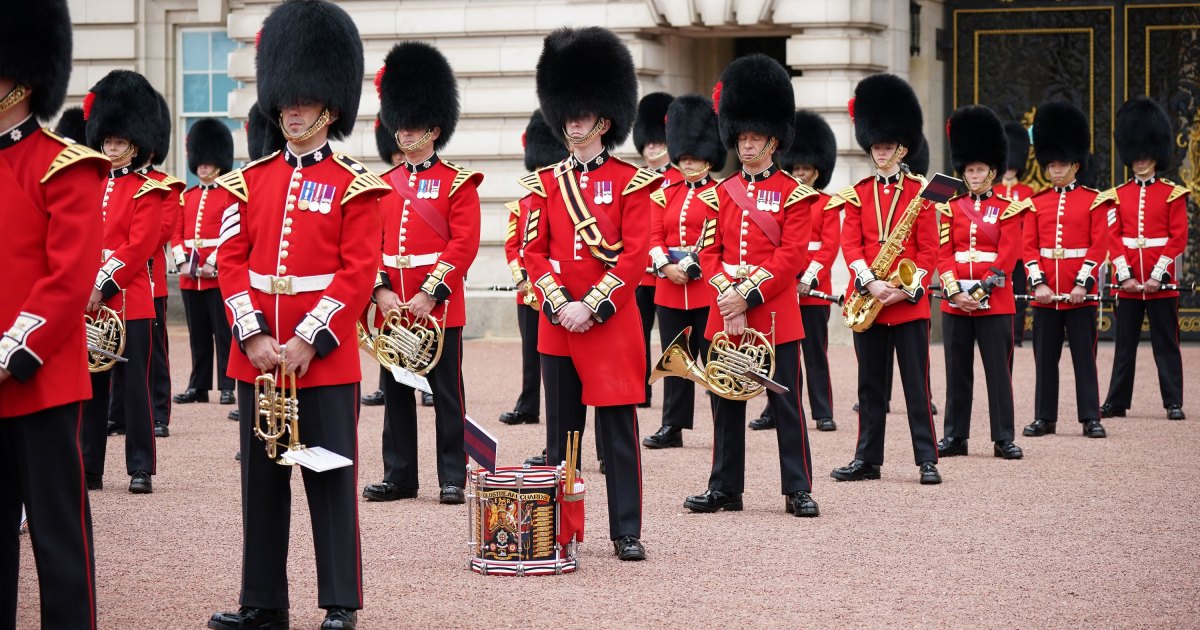 Buckingham Palace Guards Perform Pink Pony Club for Pride Month