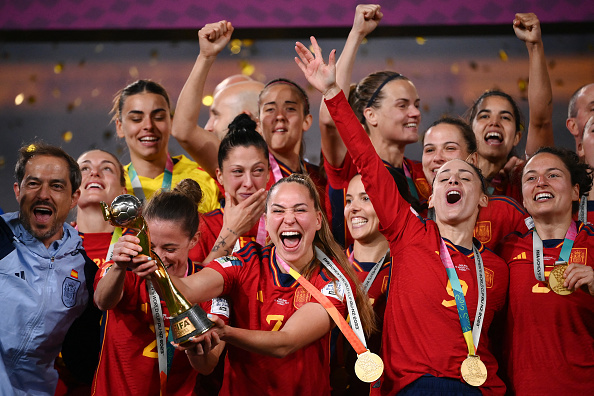 TOPSHOT-FBL-WC-2023-WOMEN-MATCH64-ESP-ENG-PODIUM