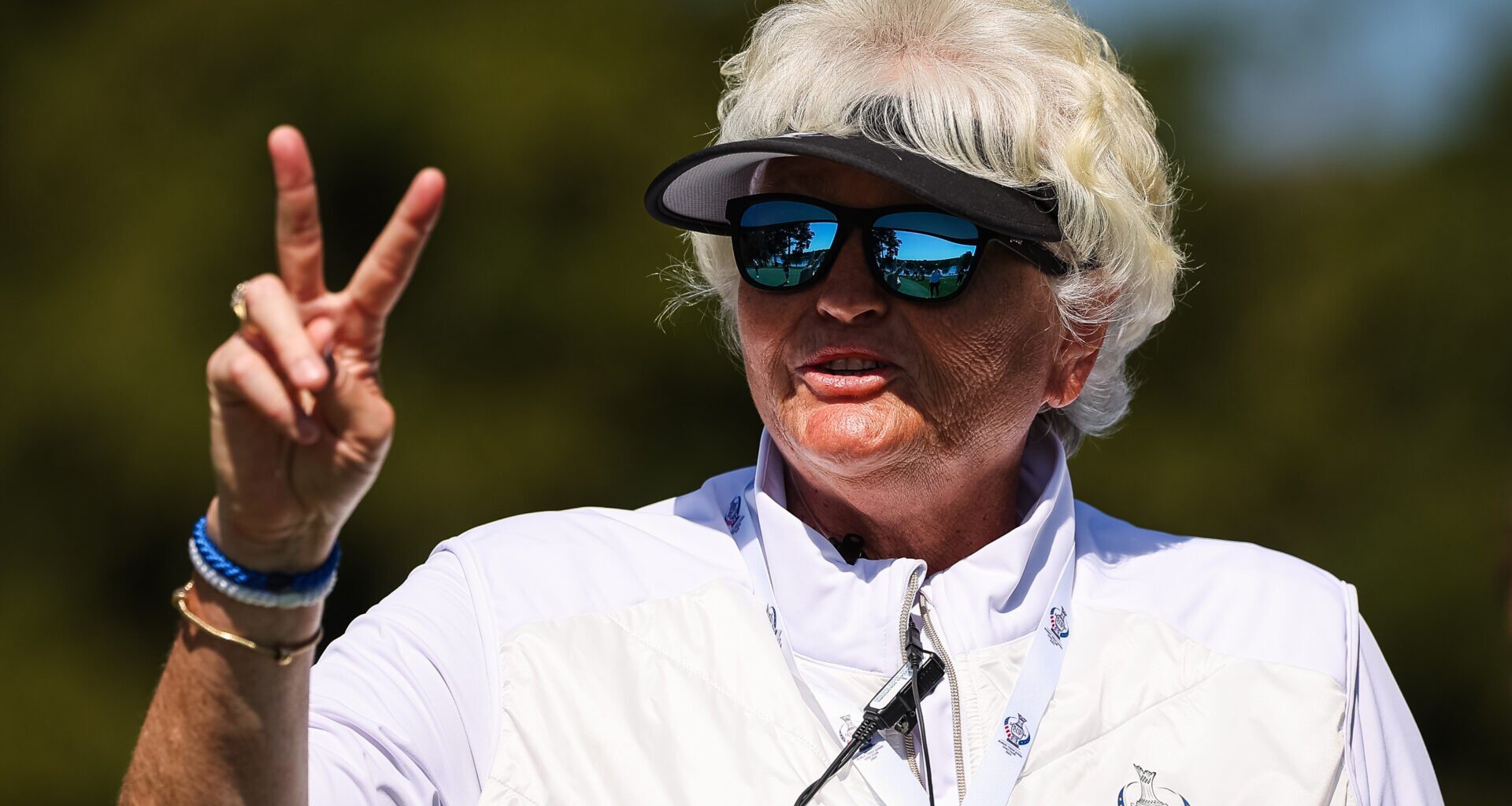 Laura Davies doesn't agree with 'daft' ruling on day three at the John Deere, 'you have to be punished'