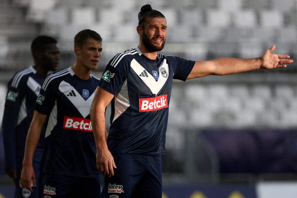 Andy Carroll gestures at teammates during Bordeaux's French Cup match against Rennes