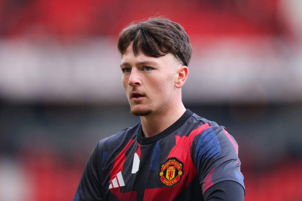 Elyh Harrison in Manchester United training top
