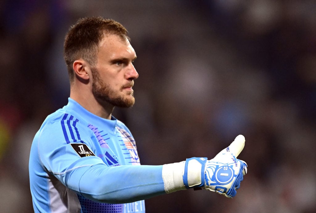 Lucas Perri holds a thumbs up during Lyon vs Lille in Ligue 1.