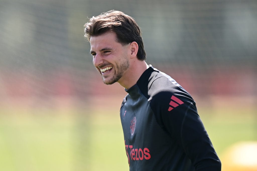 Mason Mount training with Manchester United.
