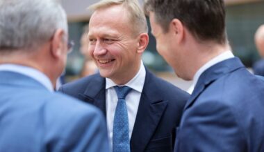 Warsaw gloats, Berlin balks as EU budget fight turns national – POLITICO