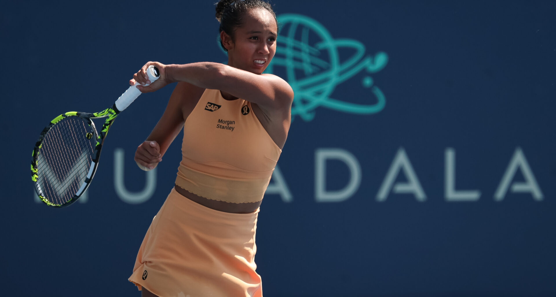 Fernandez outlasts Rybakina in Washington semifinal marathon