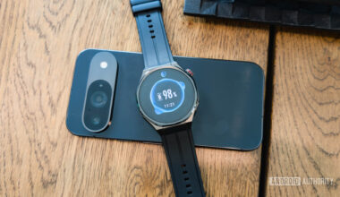 HONOR Watch 5 Ultra Reverse wireless charging on a Pixel 9