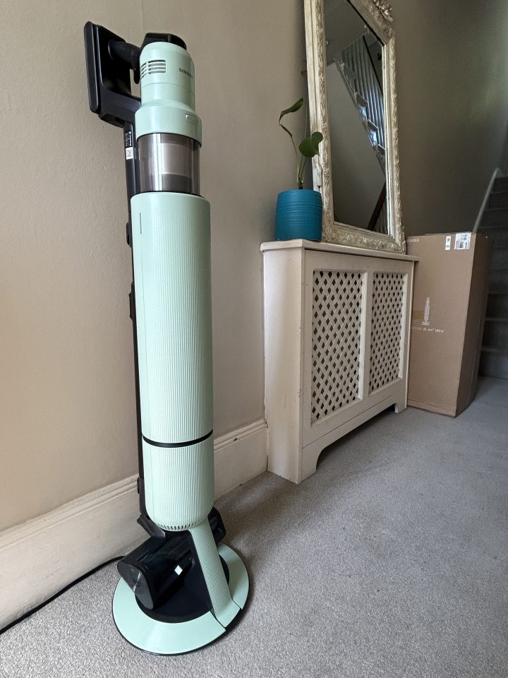 Samsung Bespoke AI Jet Ultra cordless vacuum cleaner standing on a carpeted floor.