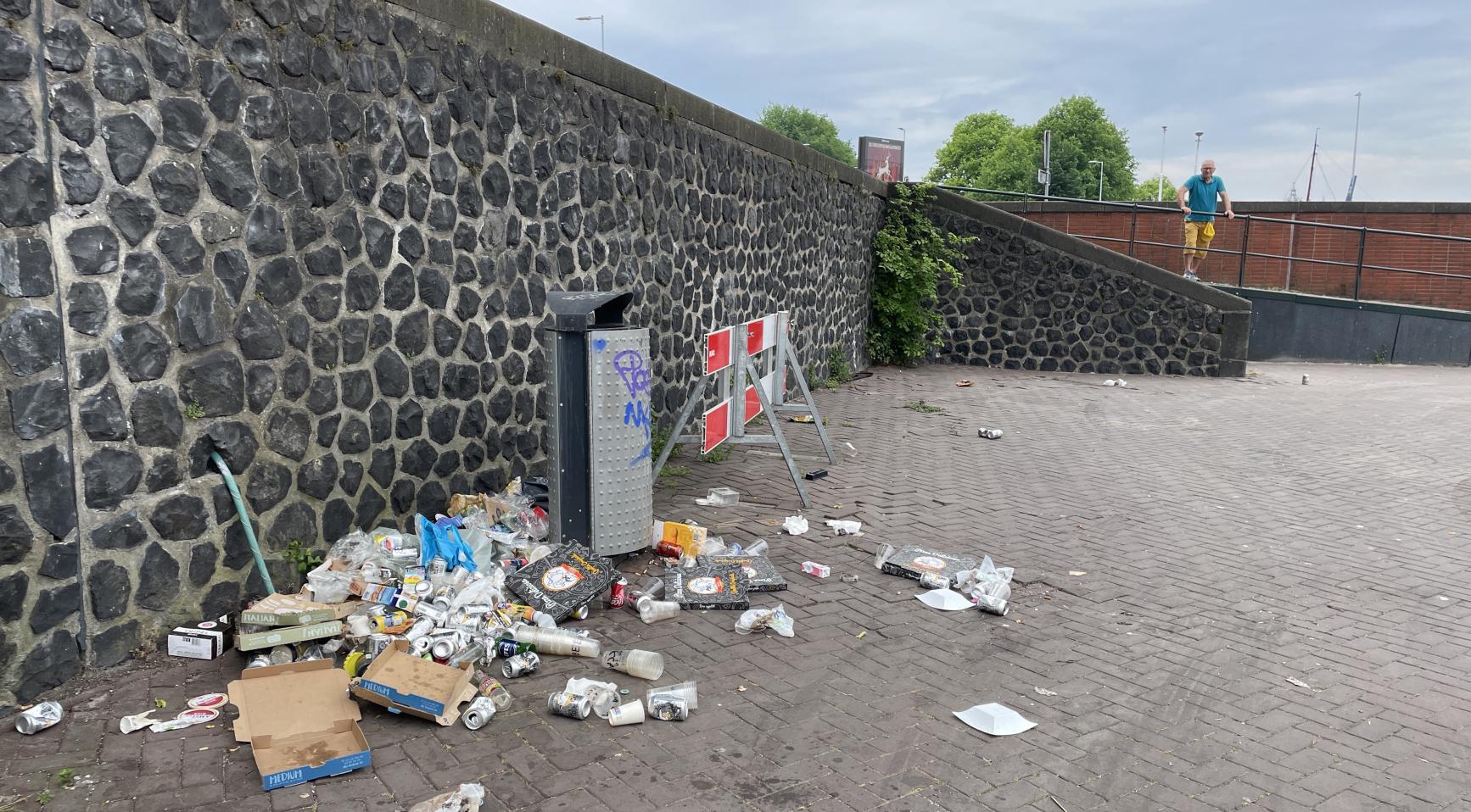 Bottle deposit schemes costing large Dutch cities millions