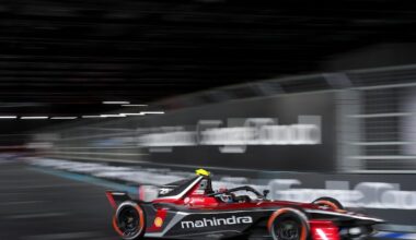 Nyck de Vries tops timesheets ahead of London qualifying