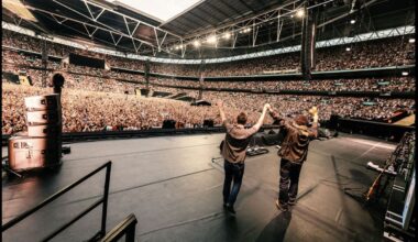 Oasis electrify Wembley as Gallagher brothers return to London - London Evening Standard