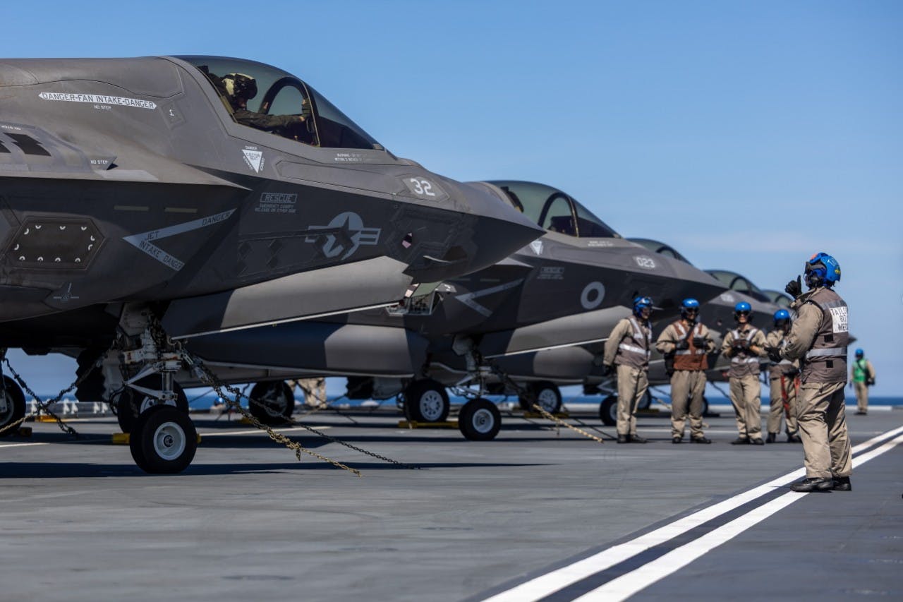 American jets land on British aircraft carrier in Pacific