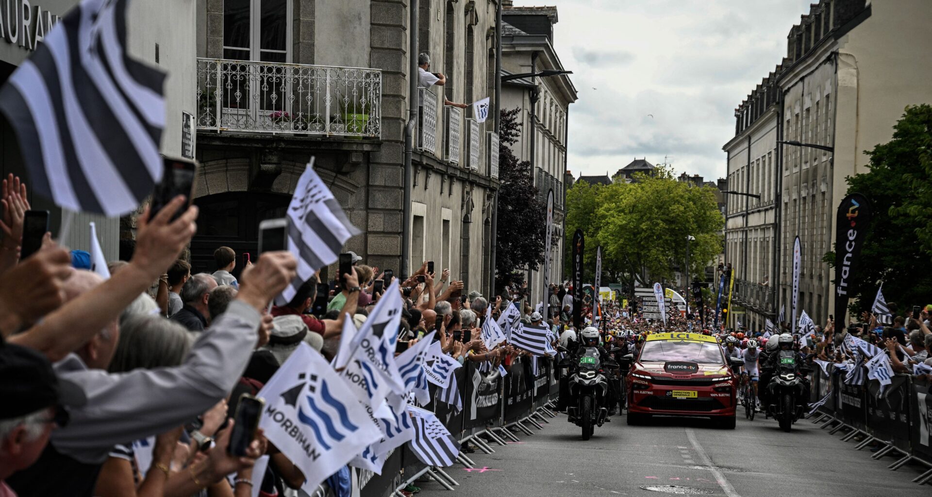 Tour de France Femmes stage 2 LIVE - Charlotte Kool does not start second day