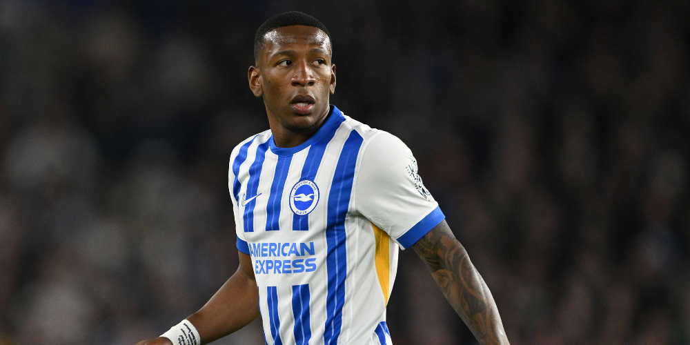 Manchester United launch surprise move for new wing-back