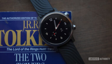 Moto 360 2019 review on book watch face 12