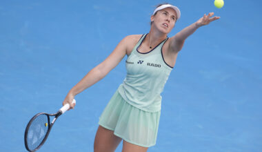 Noskova, Siniakova lead record-setting eight Czechs into Prague last 16
