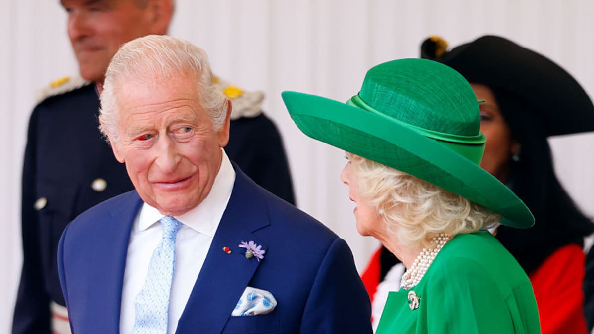 King Charles unveils painful-looking injury while hosting French President Emmanuel Macron
