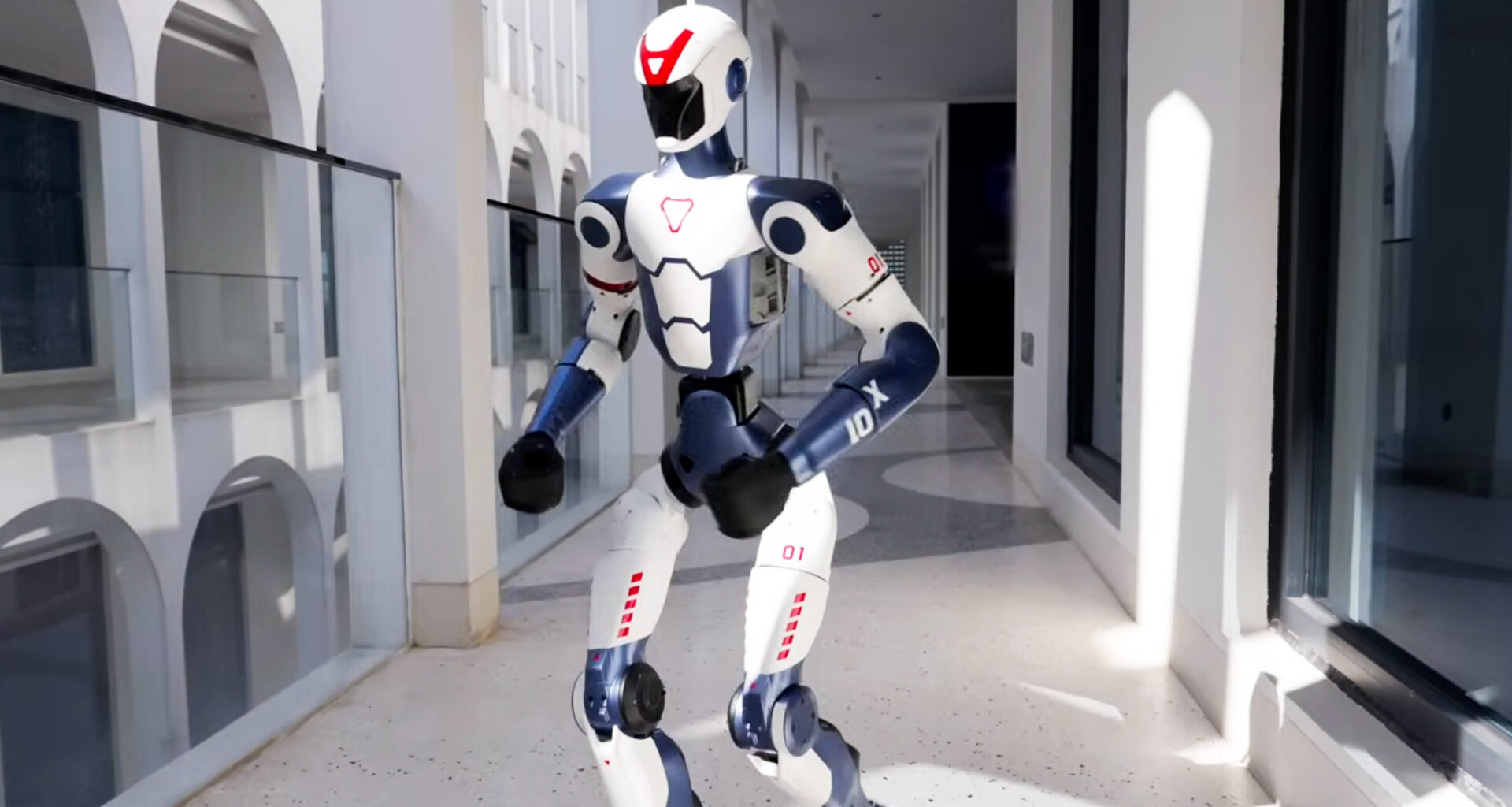Unitree R1