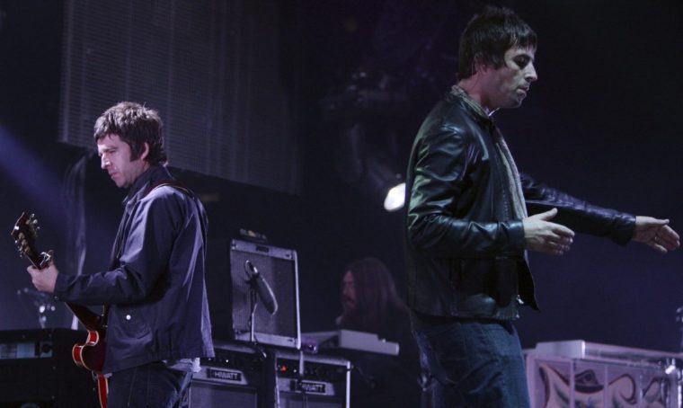 Noel (left) and Liam performing in Vancouver in 2008. (Photo: Darryl Dyck/ The Canadian Press /AP)