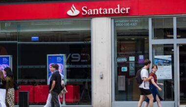 Santander among major providers to snub Reeves's push to invest pensions in UK