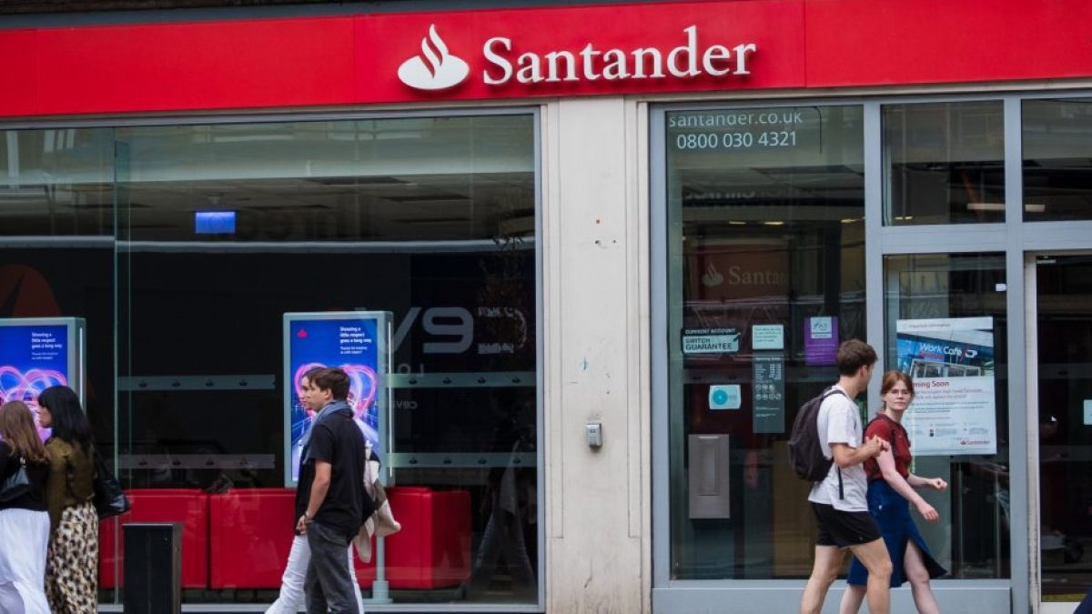Santander among major providers to snub Reeves's push to invest pensions in UK