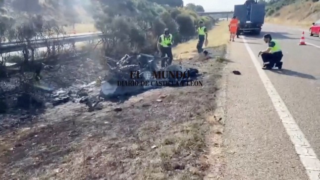 Police officers work at the of the car crash of of Liverpool's Portuguese soccer player Diogo Jota, in Cernadilla, Spain July 3, 2025 in this screengrab from taken from handout video. EL MUNDO DE CASTILLA Y LEON/Handout via REUTERS THIS IMAGE HAS BEEN SUPPLIED BY A THIRD PARTY. NO RESALES. NO ARCHIVES. MANDATORY CREDIT. MUST NOT OBSCURE LOGO. ONSCREEN LOGO FROM SOURCE.