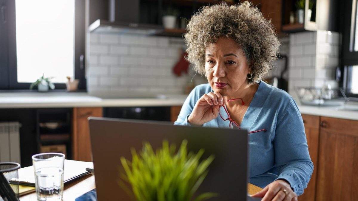 Thousands of mothers to miss out on millions in state pension payments in 'hammer blow'