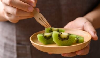Five reasons to eat kiwifruit every day (including the peel)