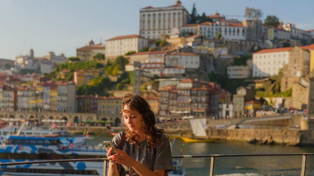 How to avoid extra charges while using your phone on a European holiday