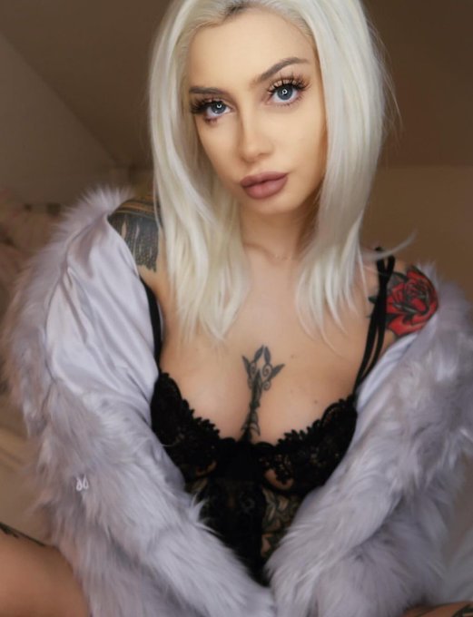 Selina Christoforou THE Masked Singer judge Mo Gilligan has a secret love child ? and has another baby on the way. The popular comedian had a son named Rudy with model Selina Christoforou, 35, in January 2024 https://x.com/selinachristof2