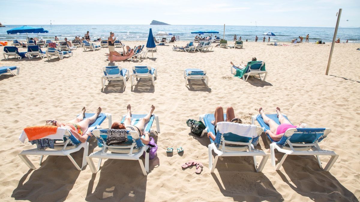 Spain is laughing at British tourists 'stampeding' to sunbeds in viral video