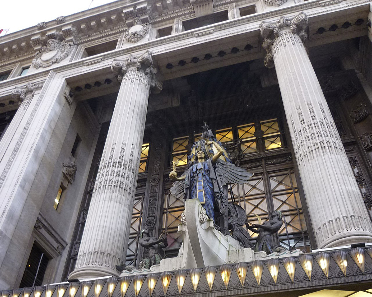 SELFRIDGES GETS APPROVAL FOR MEMBERS-ONLY CLUB IN LONDON