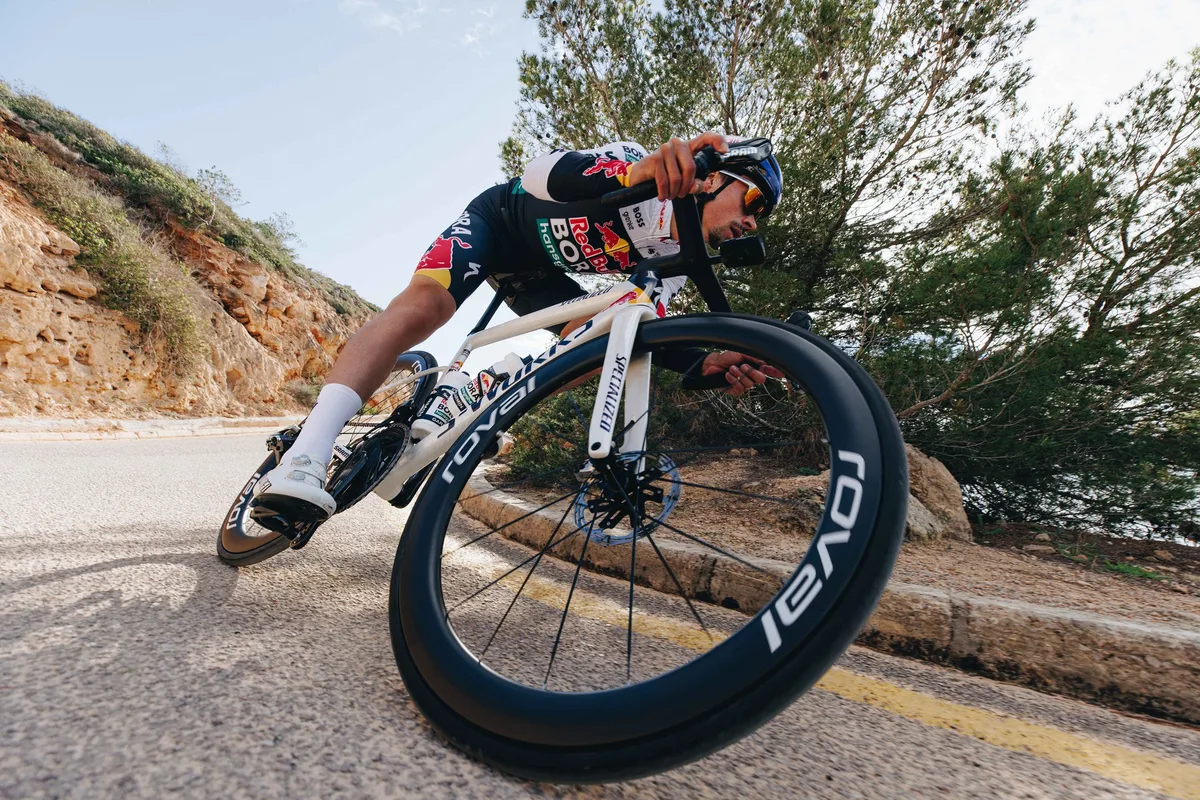 Primoz Roglic riding the Specialized Roval CLX III wheels
