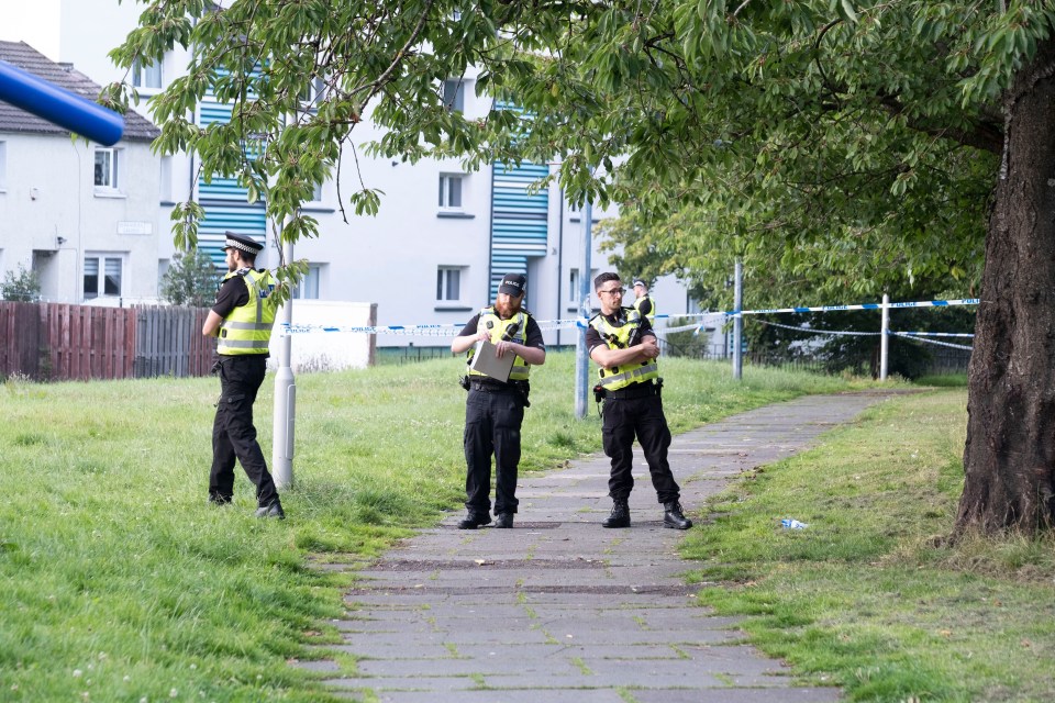 24/07/2025..NINTCHDBJOBS000001126463 - evening cover..Police at scene of shooting at Hailesland Gdns Edinburghsee sty Gordon Tait.