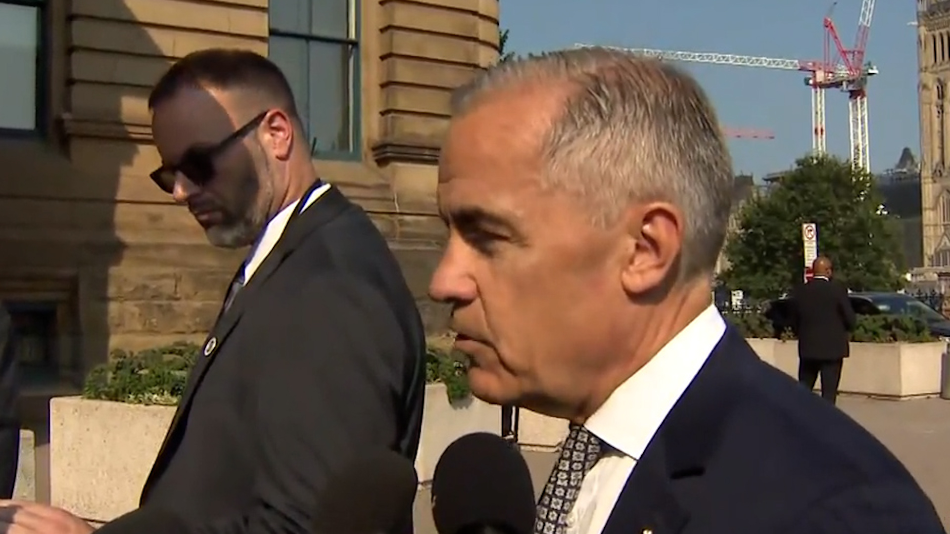 Click to play video: 'Carney says talks will ‘intensify’ as he meets with cabinet amid Trump’s 35% tariffs'