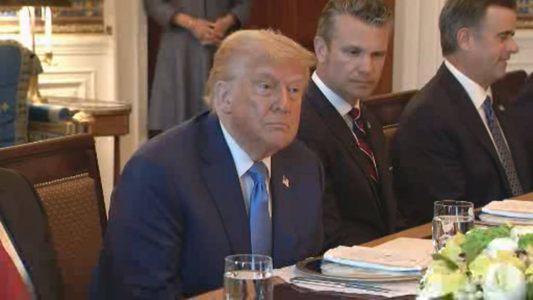 Click to play video: 'Trump says U.S. will send more ‘defensive’ weapons to Ukraine'