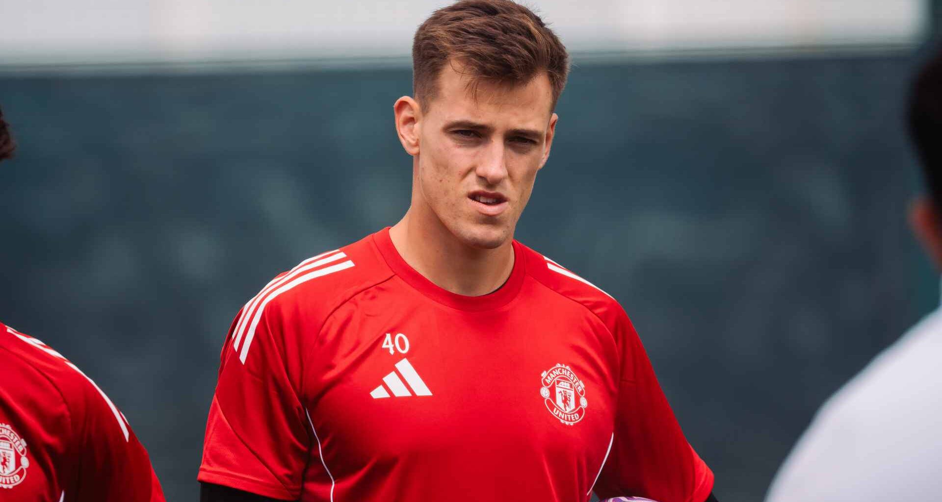 Vitek signs deal and moves on loan - Manchester United