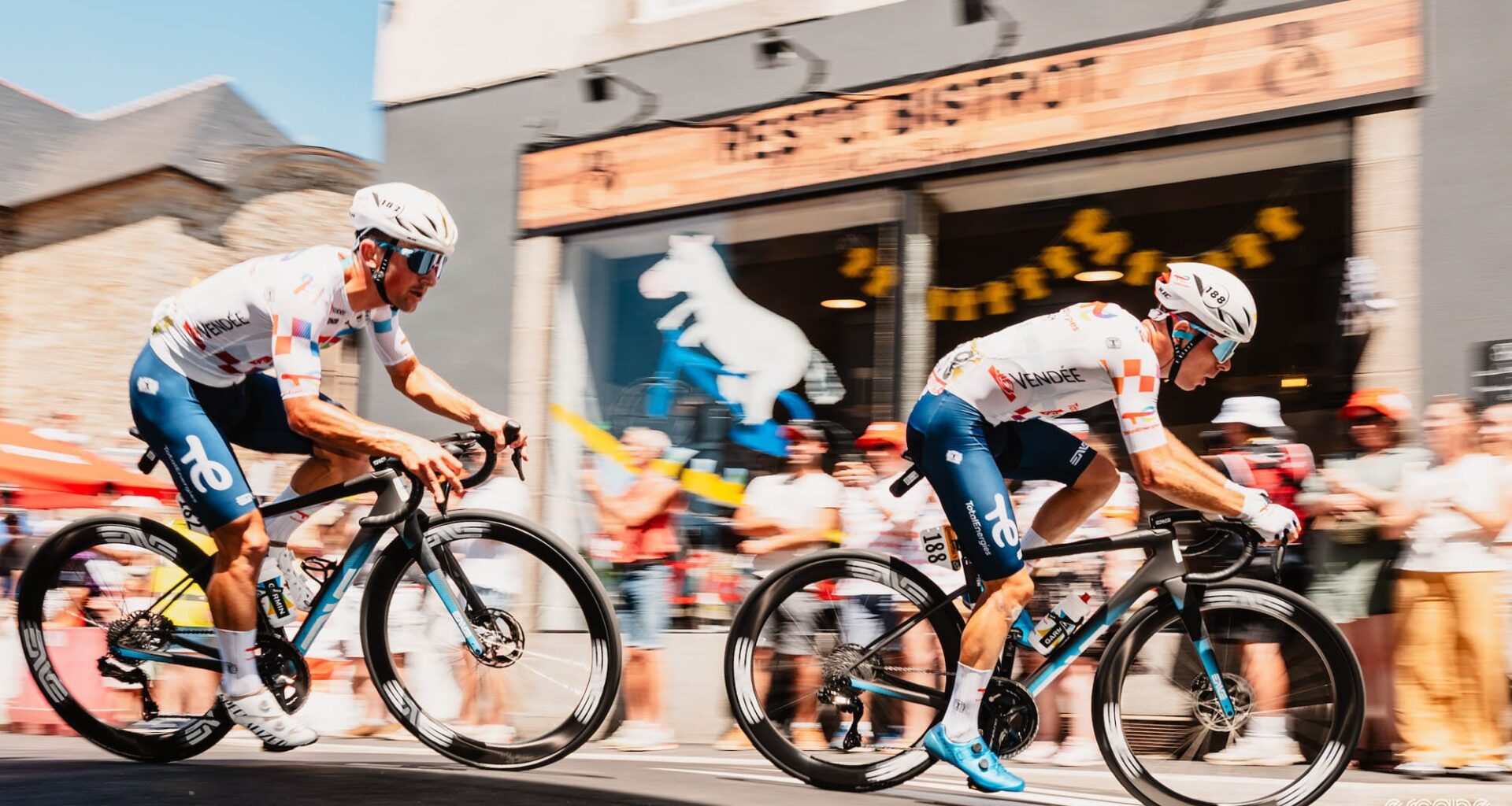 What it’s like inside a doomed breakaway