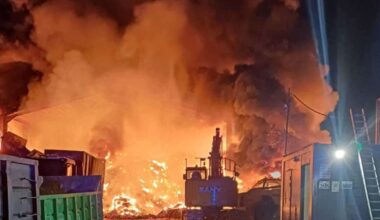 25 fire engines and 150 firefighters called to huge blaze on Erith industrial estate