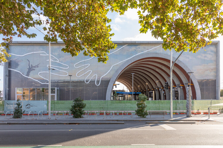 A Project That Brings Together Urban Mobility, Ceramic Technology and Public Art - Image 3 of 8