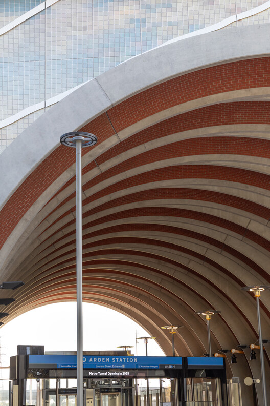 A Project That Brings Together Urban Mobility, Ceramic Technology and Public Art - Image 6 of 8