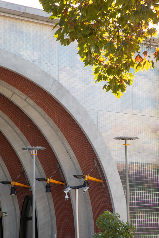 A Project That Brings Together Urban Mobility, Ceramic Technology and Public Art - Image 7 of 8
