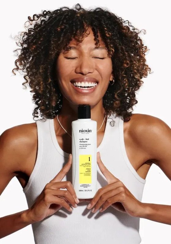 This three-step system helps to thicken hair. 