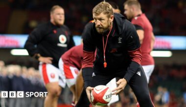 Mike Forshaw working with the Wales national team