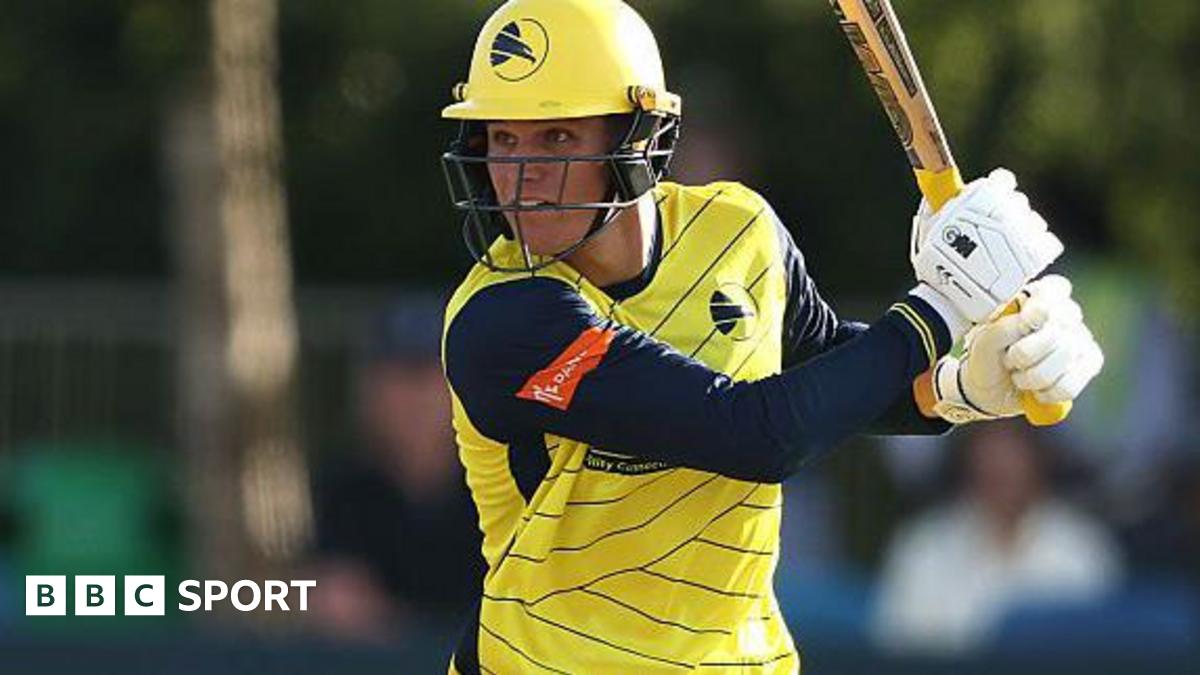 Toby Albert batting for Hampshire