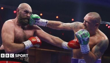 Tyson Fury being jabbed by Oleksandr Usyk